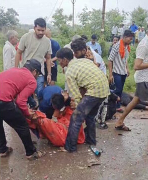 1 Raipur Balodabazar accident road truck bus collision passenger injured