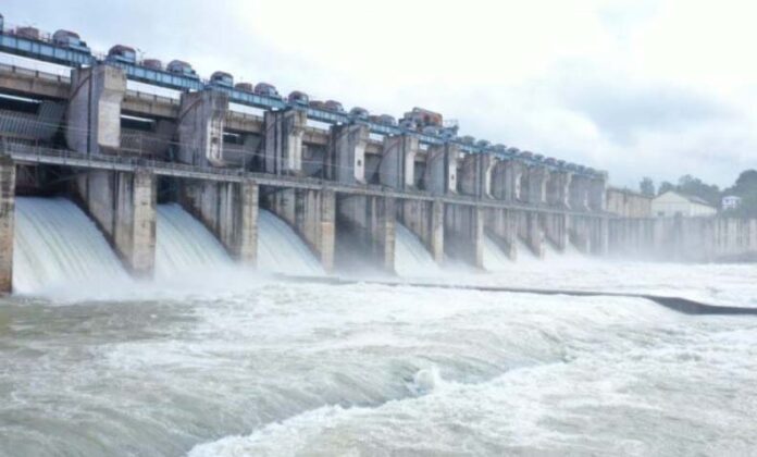 Raipur rain water reservoir overflowing, weather department issues red alert