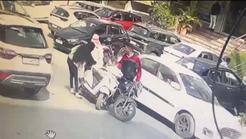 Traffic jawan slaps girl