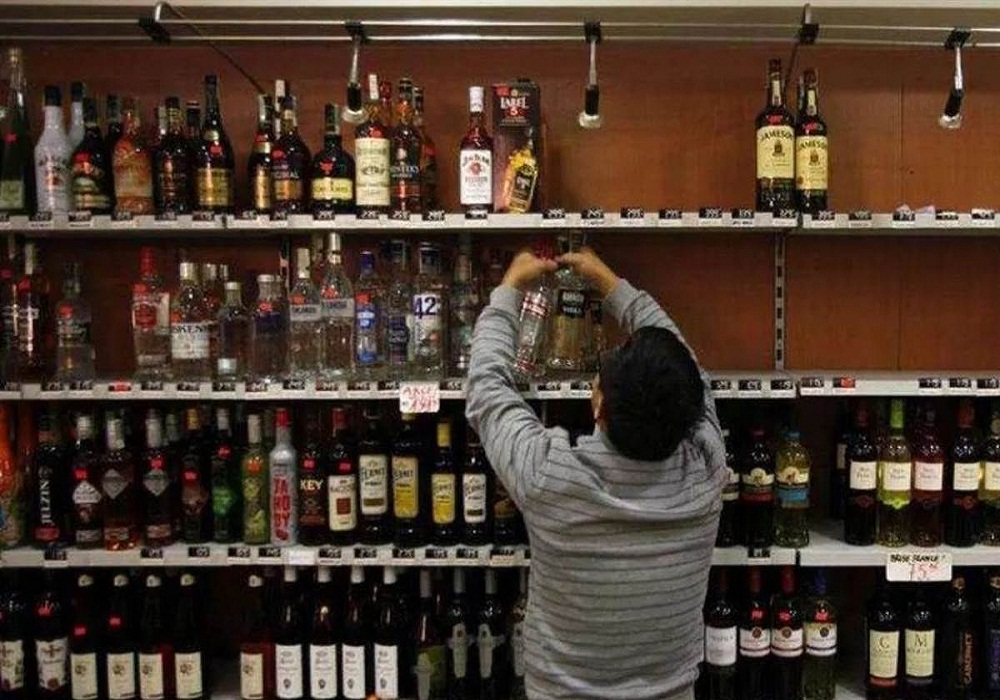 CG Liquor Shops: मदिरा प्रेमियों के लिए खुशखबरी! छत्तीसगढ़ में खुलेंगी 67 नई शराब दुकानें… साय सरकार ने दी अनुमति